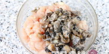 шампиньоны с курицей и сыром