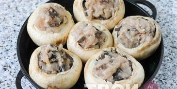 шампиньоны с курицей и сыром