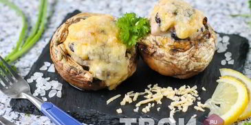 шампиньоны с курицей и сыром