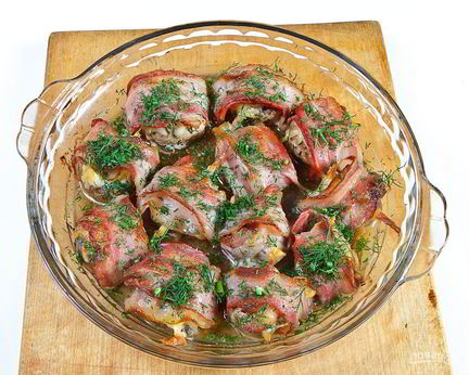 Шампиньоны в беконе в духовке