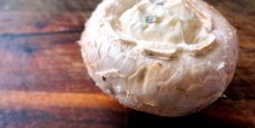 жареные фаршированные шампиньоны