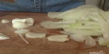 жареные грибы лисички с чесноком в сливочном масле