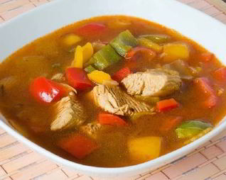 Ароматный суп-гуляш из курицы