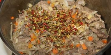 говяжий гуляш с чипетками