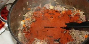 говяжий гуляш с чипетками