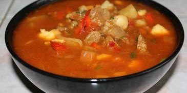 говяжий гуляш с чипетками