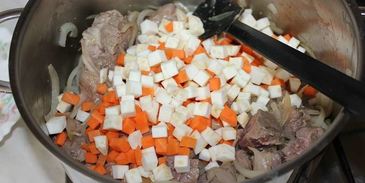 говяжий гуляш с чипетками