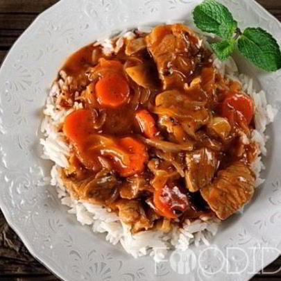 Гуляш из говядины в мультиварке