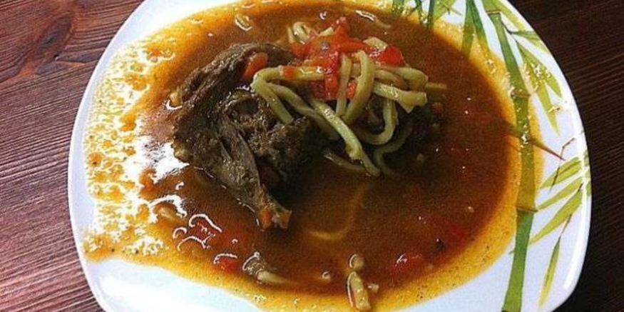 Рецепт гуляша из гуся в казане на природе