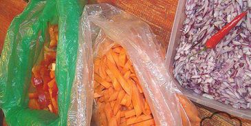 гуляш из гуся в казане на природе