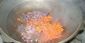 гуляш из гуся в казане на природе