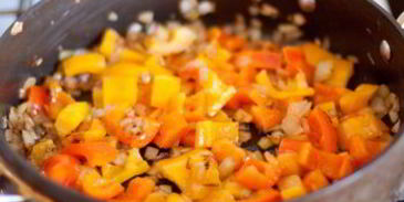 гуляш из индейки по-испански