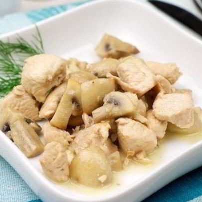 Гуляш из индейки с грибами