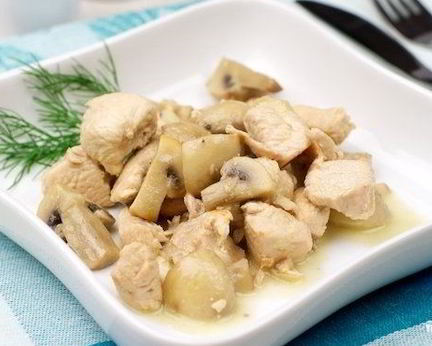 Гуляш из индейки с грибами