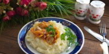 гуляш из индейки с картошкой