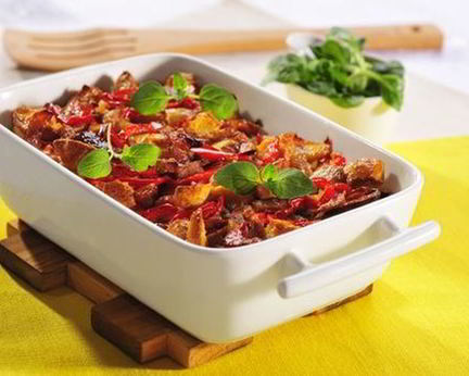 Гуляш из куриного филе с овощами