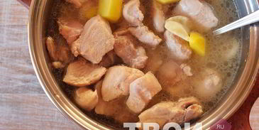 гуляш из курицы с подливкой