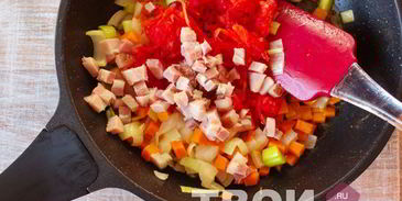 гуляш из курицы с подливкой