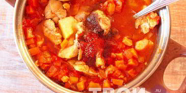 гуляш из курицы с подливкой