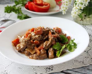 Гуляш из печени с подливкой