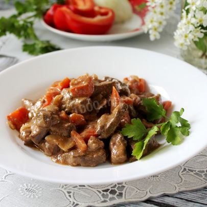 Гуляш из печени с подливкой