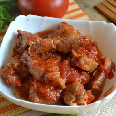 Гуляш из свинины с подливкой