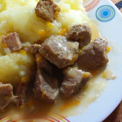 Гуляш из свинины в мультиварке-скороварке