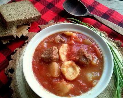 Гуляш по-венгерски с клецками