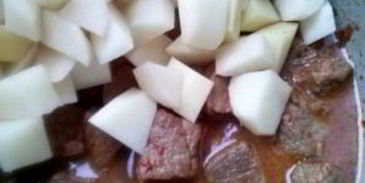 гуляш по-венгерски с клецками