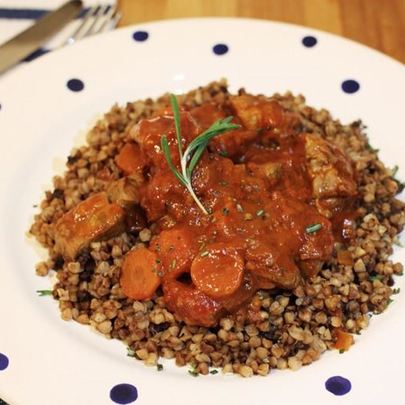 Гуляш с гречкой