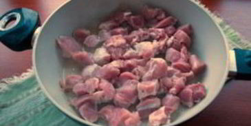 гуляш с яблоком