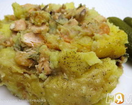 Картофельное пюре с лососем в мультиварке