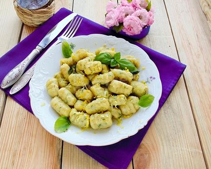 Картофельные ньокки с базиликом