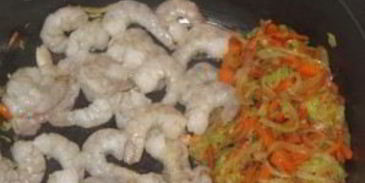 китайская лапша с креветками