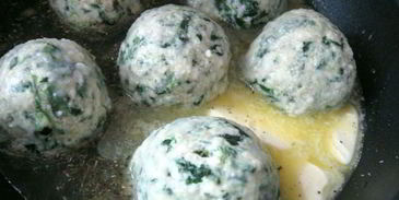 клецки со шпинатом и сыром