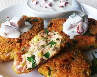 Котлетки из лосося с томатным соусом