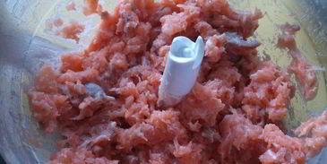 котлетки из лосося с томатным соусом