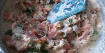 котлетки из лосося с томатным соусом