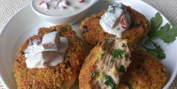 котлетки из лосося с томатным соусом