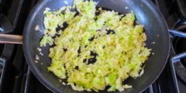 котлеты из лосося с луком