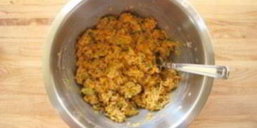 котлеты из лосося с луком