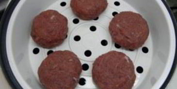 котлеты под грибным соусом