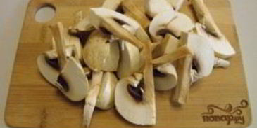 котлеты под грибным соусом