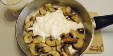 котлеты под грибным соусом