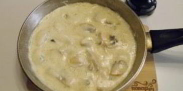 котлеты под грибным соусом