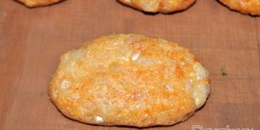 куриные котлеты с начинкой из сыра