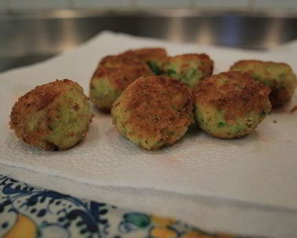 Рыбные котлетки с чесноком и петрушкой