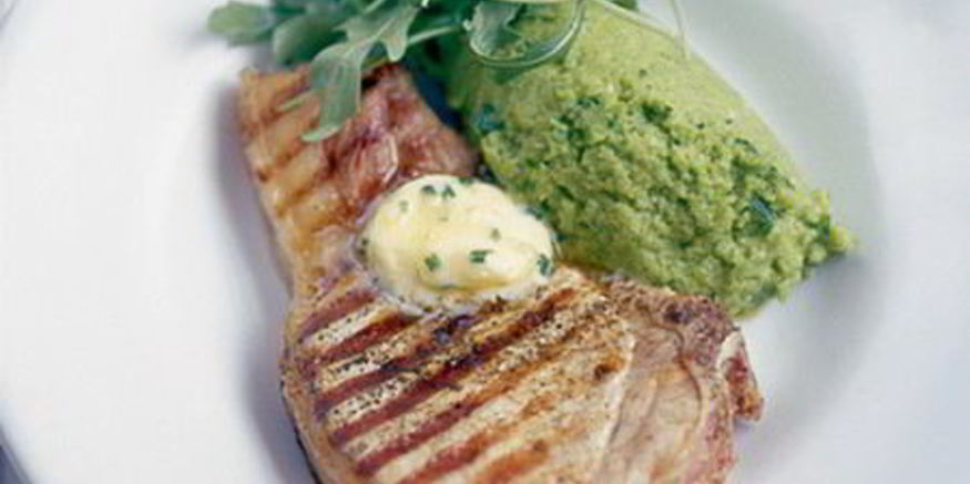 Рецепт свиных котлет с морской солью, чесночным маслом и бобами