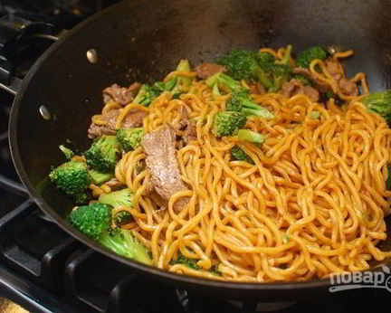 Лапша с мясом и брокколи