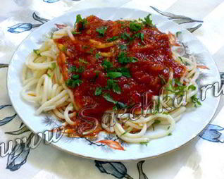 Лапша с помидорами и сыром